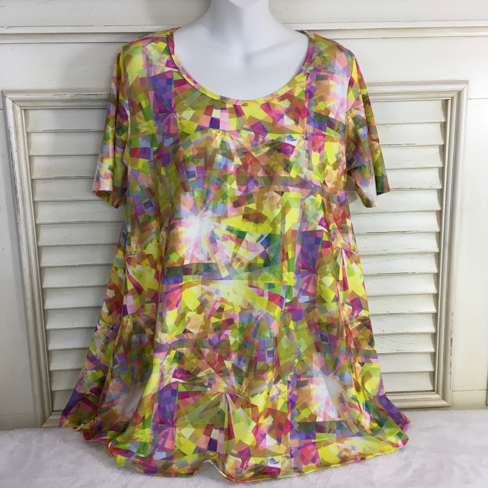 LulaRoe Geometric Pattern Tunic Top Shirt w/Slit